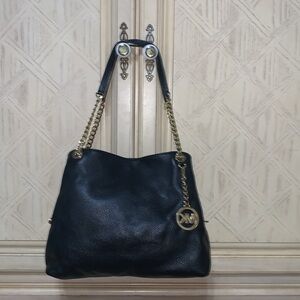Gorgeous Michael Kors chain shoulder bag